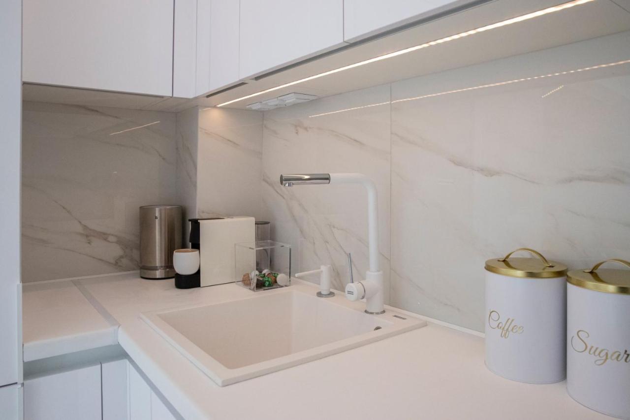 Dk Luxury Suite Néa Péramos 外观 照片